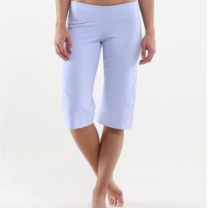 EUC Lululemon Clam Digger II - Cool Breeze - Size 6